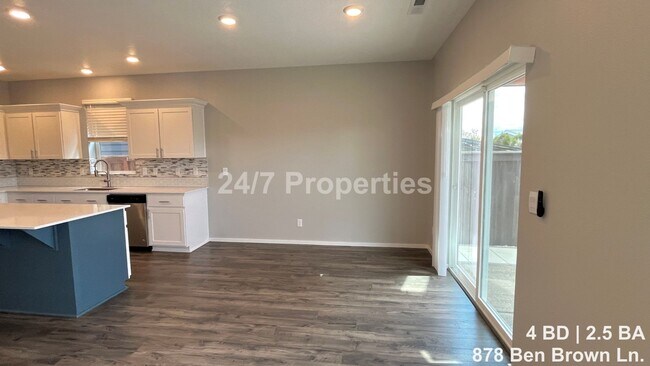 Building Photo - Modern 4 BD | 2.5 BA Home in Woodburn