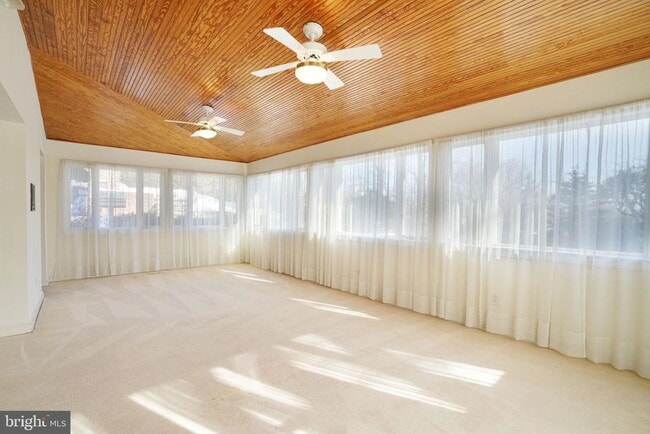 Building Photo - 513 Cathedral Dr