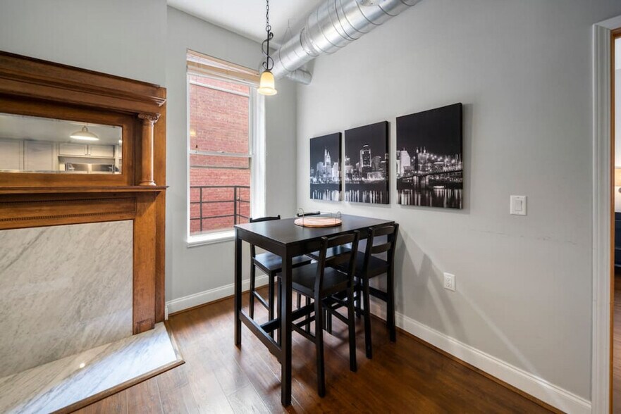 Building Photo - 835 Dayton St