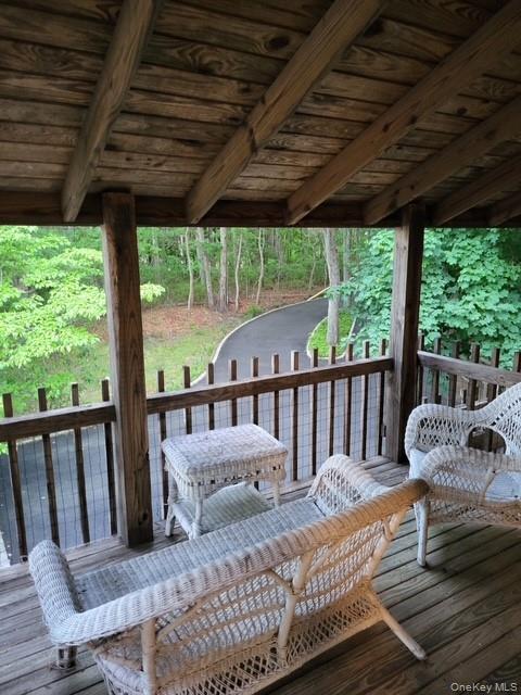 Building Photo - 22 Pine Ct