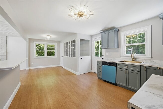 Building Photo - 44 Topsfield Cir
