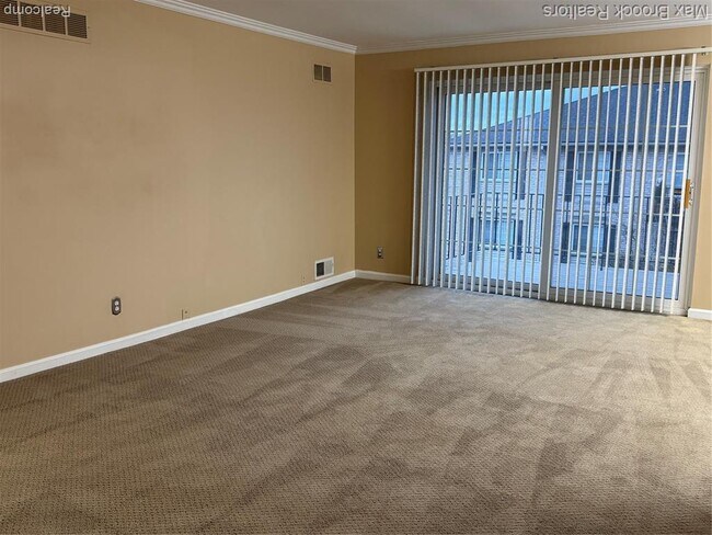 Building Photo - 6109 Orchard Lake Rd