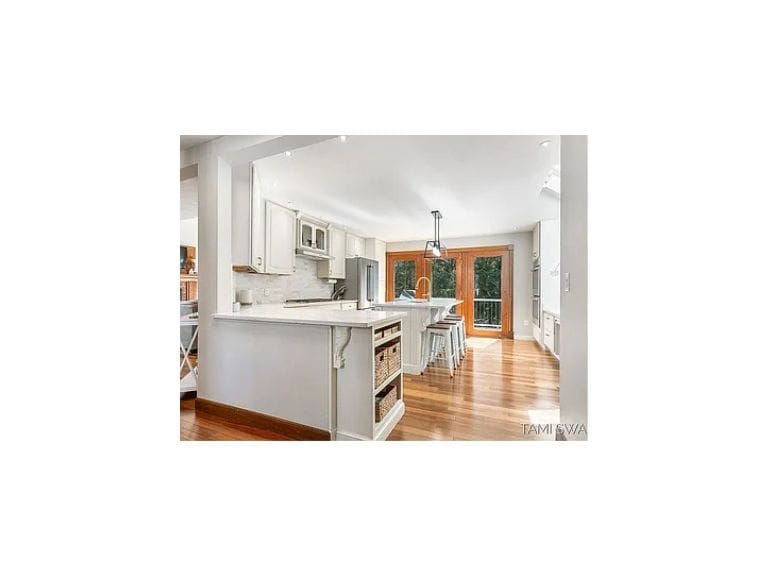 Kitchen - 17756 Brucker St