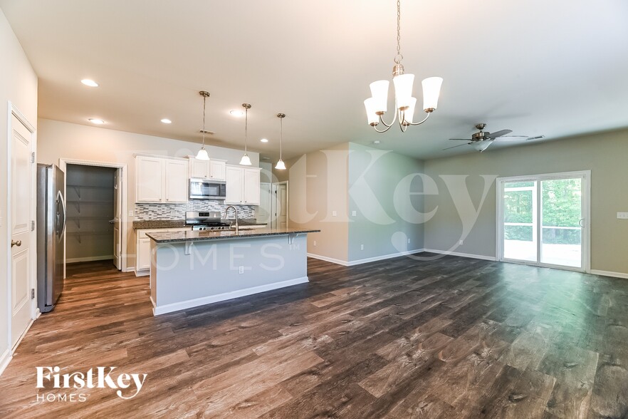 Building Photo - 301 Mincy St