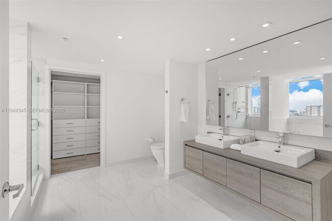 Building Photo - 400 Sunny Isles Blvd