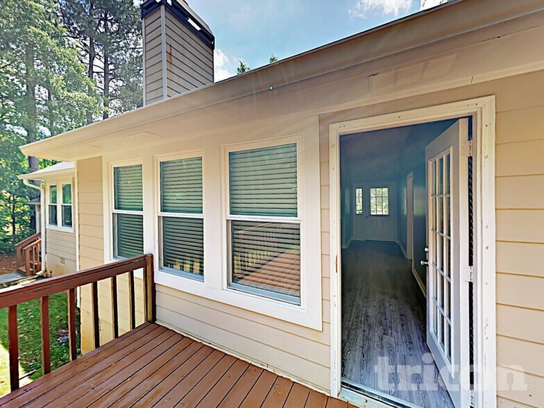 Building Photo - 105 Peach Pointe Dr