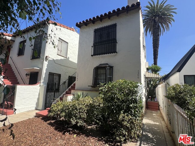 Building Photo - 1306 1/2 S Mansfield Ave