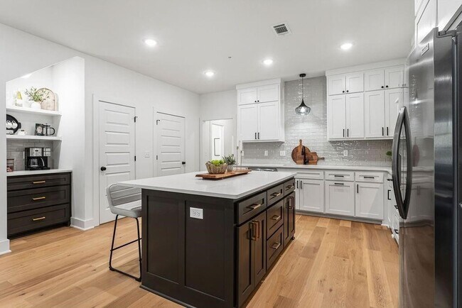 Building Photo - 4104 W Wood St