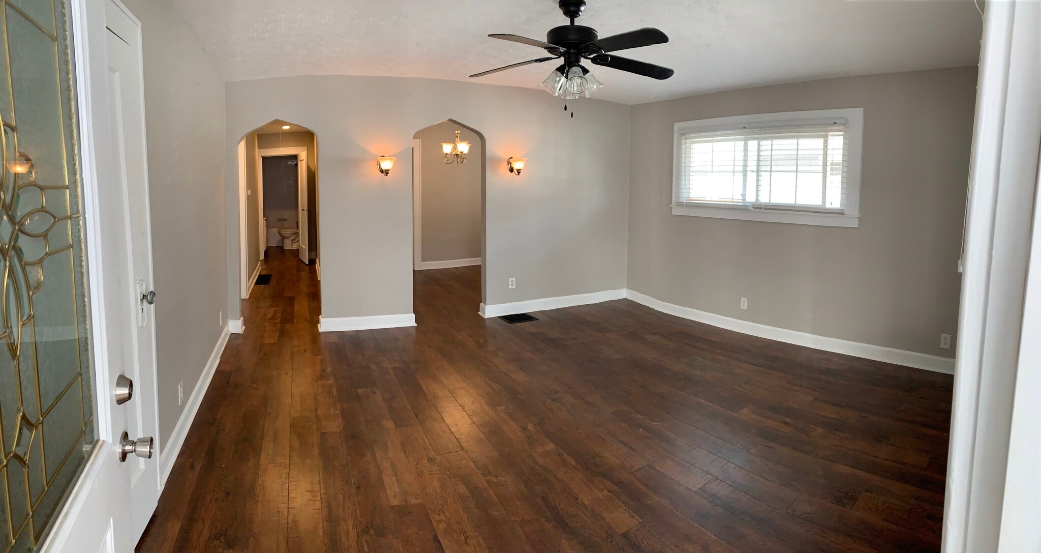 Living room - 128 N 6th Ave