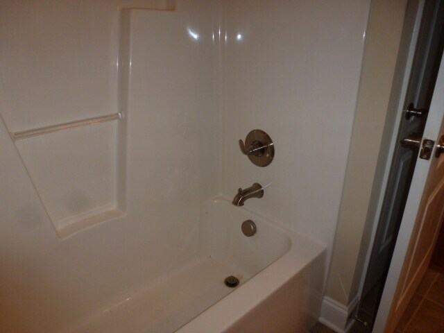 Building Photo - 210 Fountainhead Ln