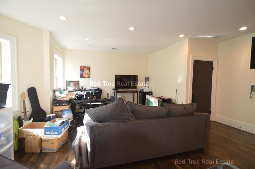 Building Photo - 29 Commonwealth Terrace