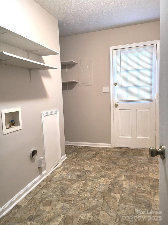 Building Photo - 6929 Delta Lake Dr