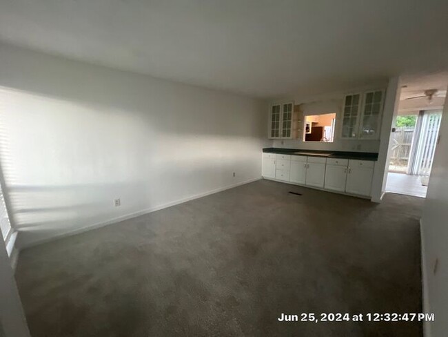 Building Photo - Hearthsone Condo