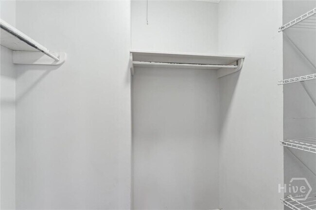 Building Photo - 206 E 46th St