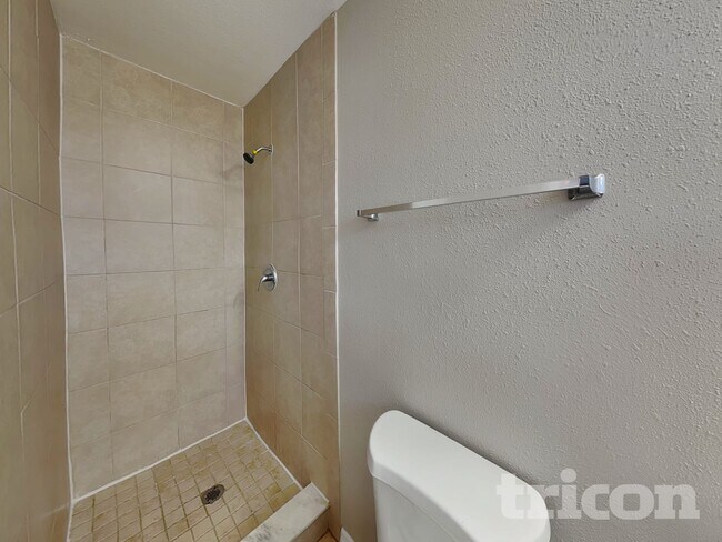 Building Photo - 1430 Thames Ln