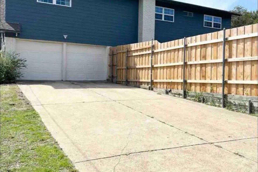 Building Photo - 306 W Lookout Dr