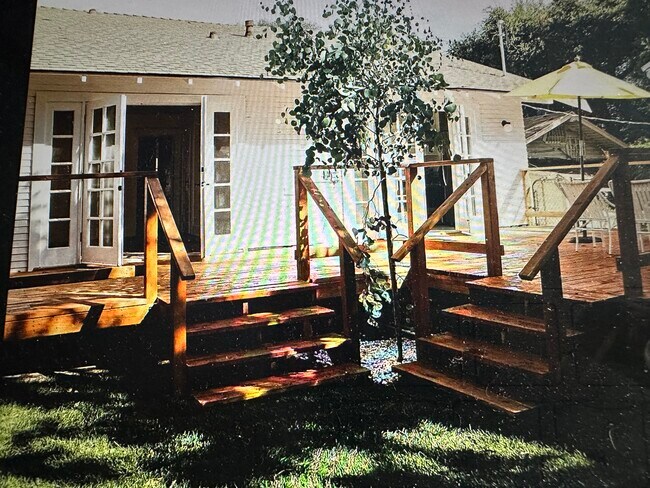 Building Photo - 1139 N Summit Ave