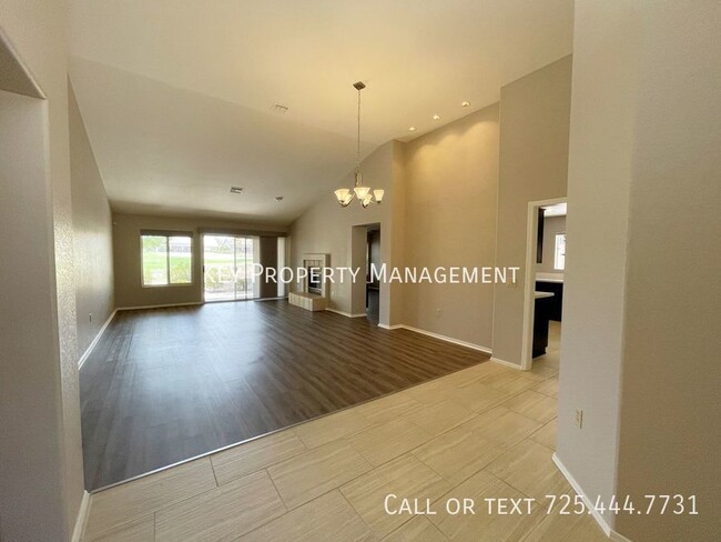 Building Photo - REMODELED 2 BEDROOM 2 BATH TOWNHOME ON THE...