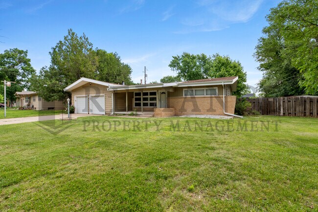 Building Photo - 614 N Brownthrush Ln