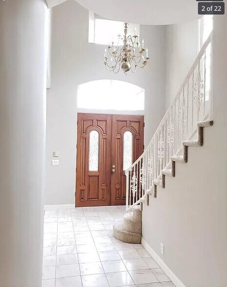 front entrance - 723 S Broadway