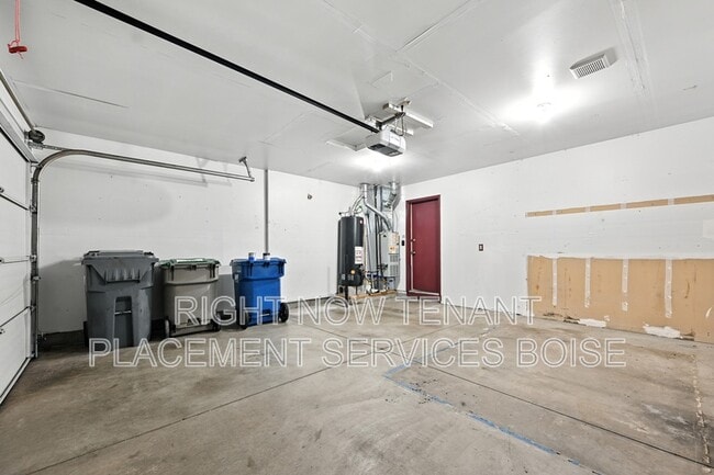 Building Photo - 5827 Orchid Wy S