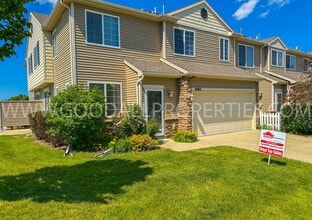 Building Photo - 3-Bedroom End-Unit Townhome in West Des Moines | Waukee Schools