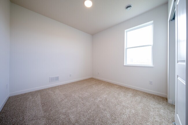 Building Photo - 22660 Isla Wy