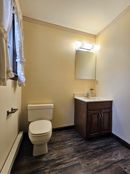 Building Photo - 474 N Maple St