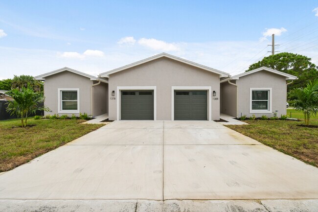 Building Photo - 1388 NW Charlie Green Dr