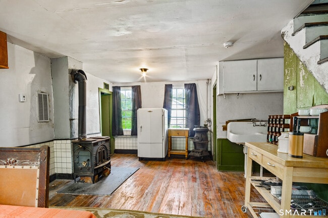 Building Photo - 457 Roode Rd