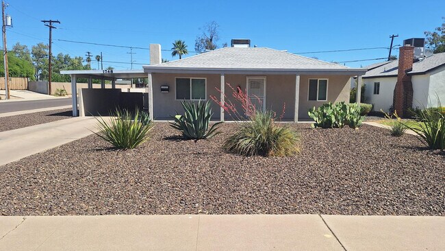 Building Photo - 1748 W Glenrosa Ave