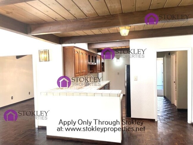 Building Photo - 137 Donna Maria Way