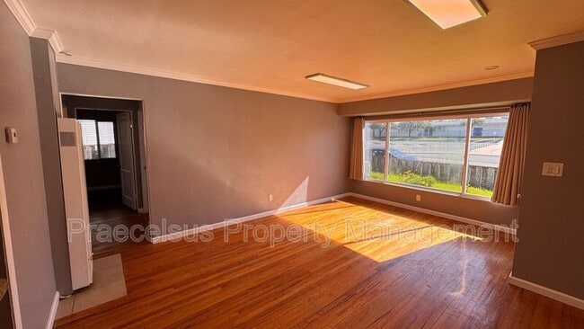 Building Photo - 37 E J St