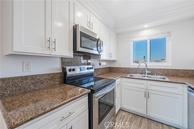 Building Photo - 730 Esplanade