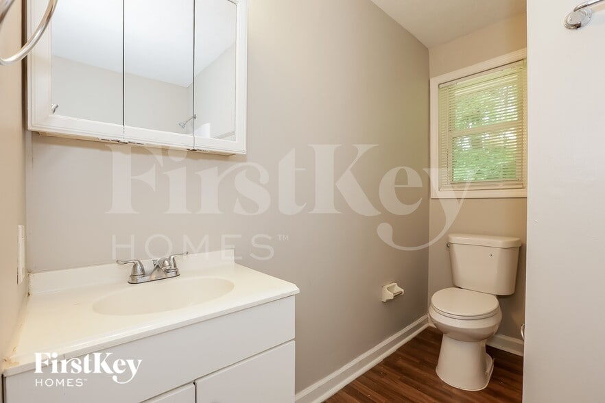 Building Photo - 4971 Oakdale Dr