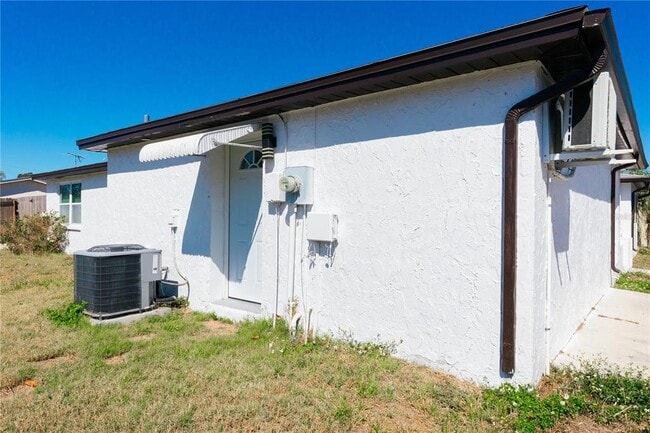 Building Photo - 1741 Fairfield St