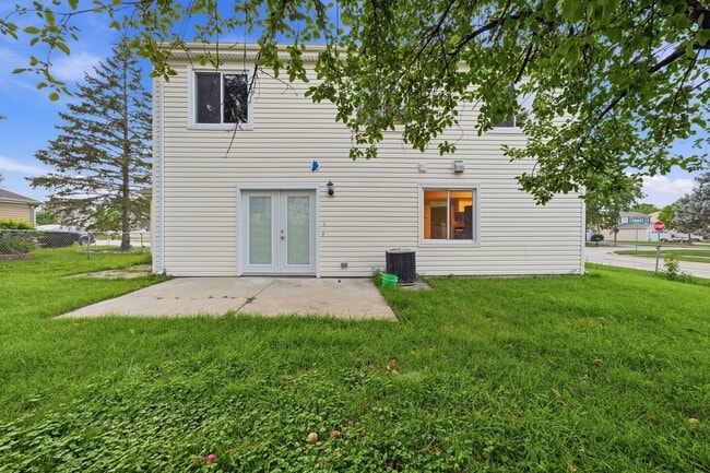 Building Photo - 5039 Chambers Dr