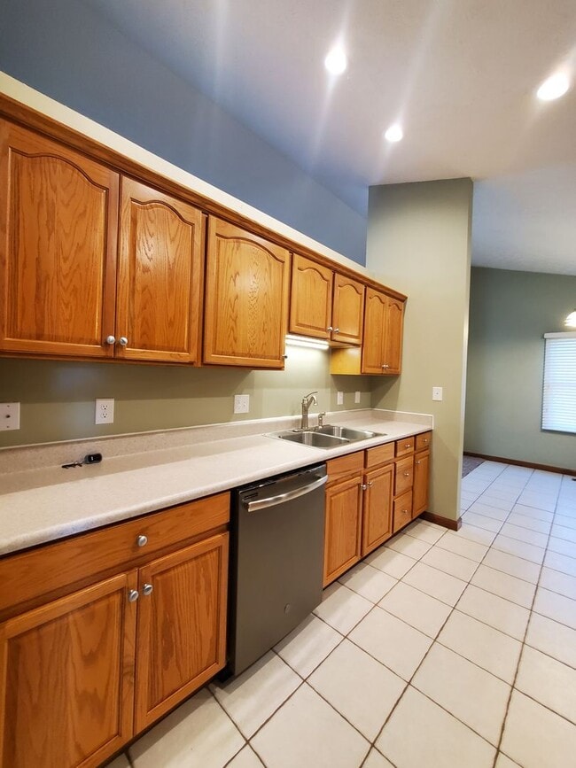 Building Photo - 3-bedroom 2 Bath