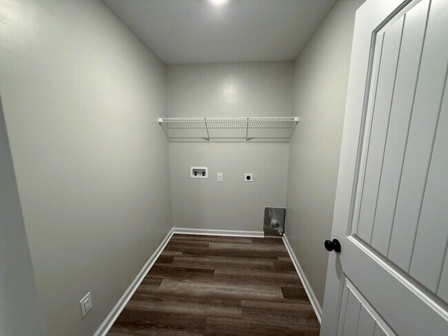 Building Photo - 308 E Franck St