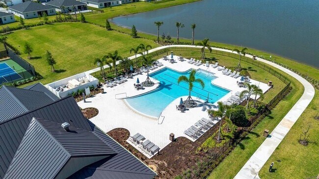 Building Photo - 6305 Cloverdale Ave