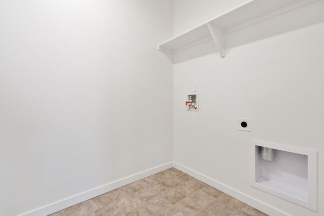 Building Photo - 815 Elias Tarn Dr