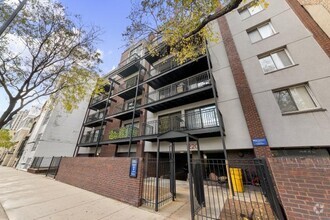 Building Photo - 1 bedroom in Chicago IL 60610