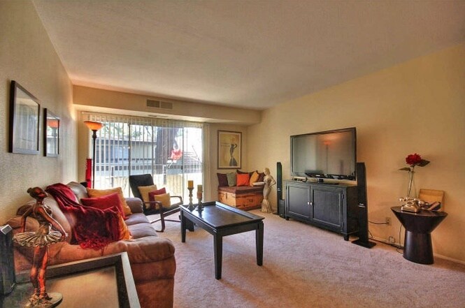 Living room - 309 Tradewinds Drive