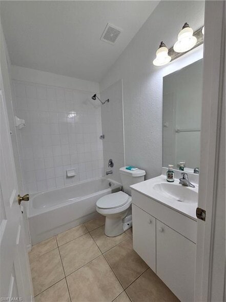 Building Photo - 481 10th Ave NW