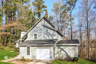 Building Photo - 1600 Pin Oak Ln SE