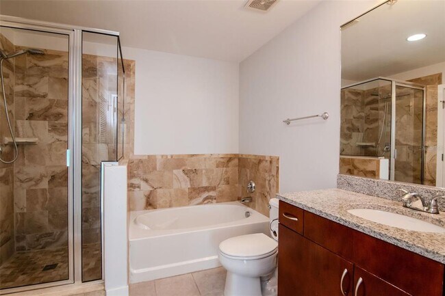 Building Photo - 777 N Ashley Dr