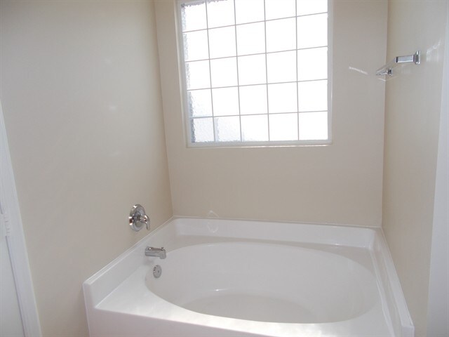 Building Photo - 4003 Saphire Ln