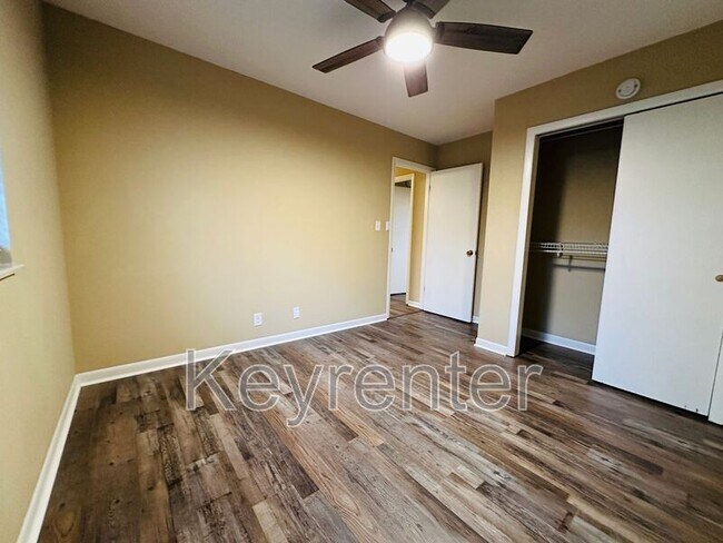 Building Photo - 918 W Forest Blvd