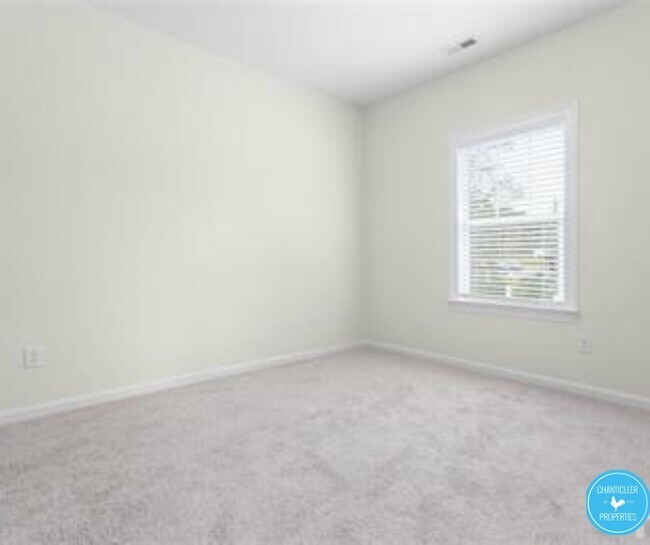 Building Photo - 2034 Chipley Dr