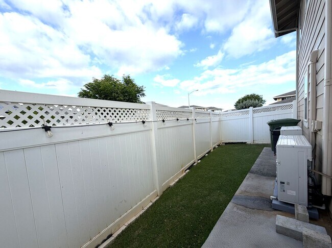 Building Photo - Makali'i II @ Kapolei  - 3 BDRM/2.5 BATH/ENCLOSED GARAGE